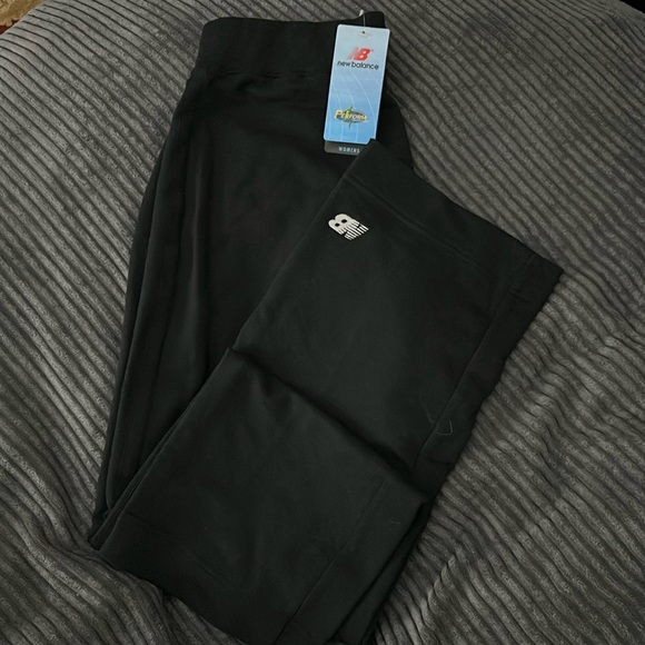 NWT New Balance black womens size medium sweatpants never worn - Picture 1 of 1